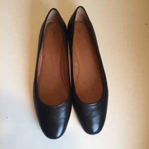 Frye black Gloria Ballet Flat sz 10 new in box